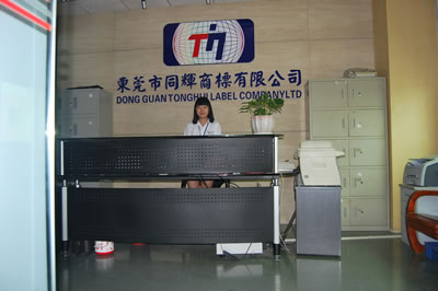 服裝吊牌供應(yīng)商為你講解服裝吊牌制作、印刷流程。