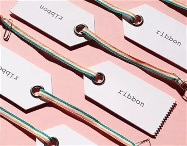 服裝吊牌設(shè)計(jì)印刷廠家講述服裝吊牌的作用